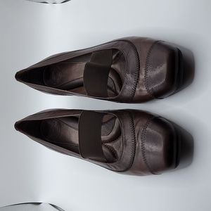 Nurture 2 tone brown leather slip on size 6.5 heels